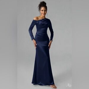 AW ANYA DRESS
Crystal Satin Navy Elegant Off-Shoulder Dress Sz 6